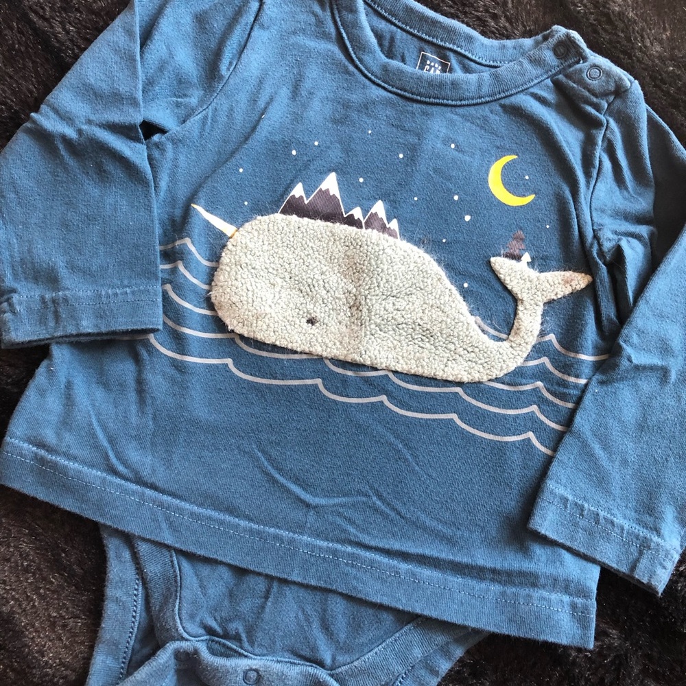 Baby GAP onesie size 12-18m
